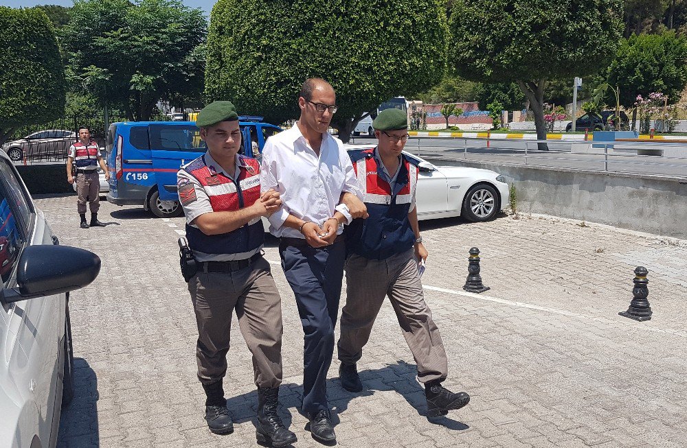 Camiye Giren Hırsız Sosyal Medya Sayesinde 4 Saatte Yakalandı