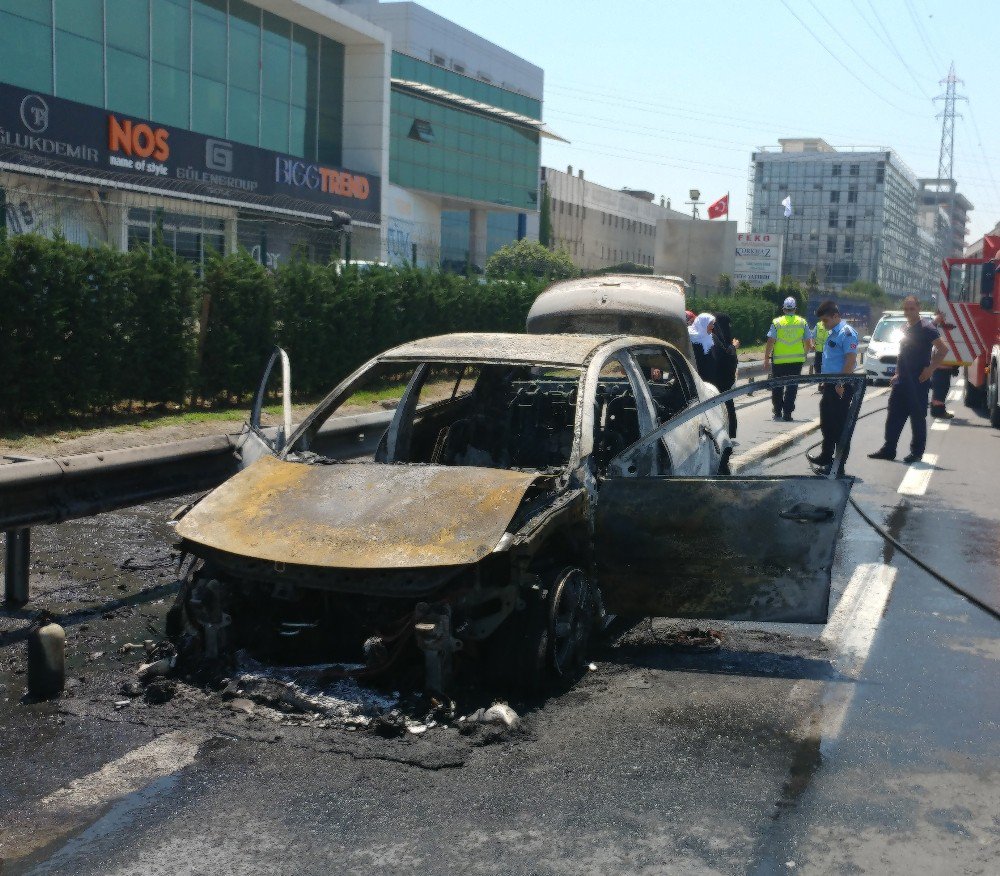 Basın Ekspres Yolunda Bir Araç Alev Alev Yandı