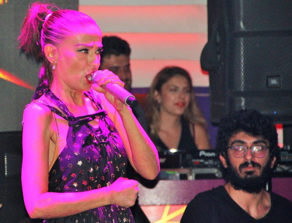 Bodrum’da Yıldız Tilbe İzdihamı