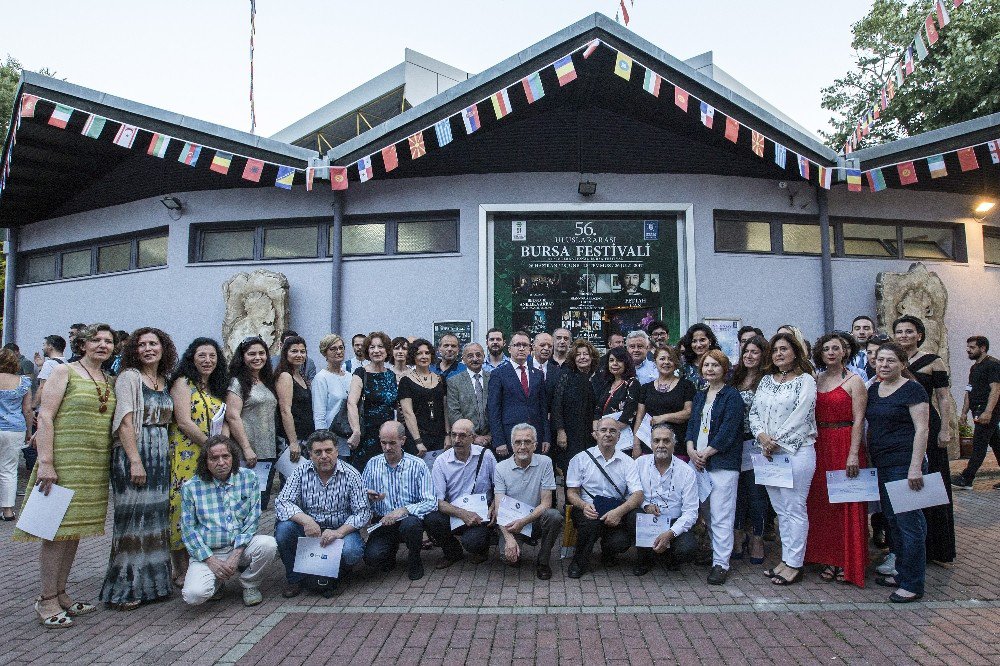 Festival Coşkusu Anjelika Akbar İle Başladı