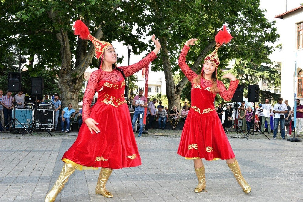 Ahududu Festivali’ne Görkemli Açılış