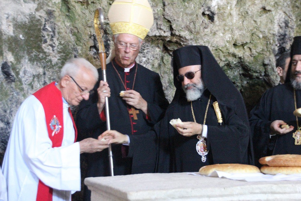 Hristiyanlar Hatay’da Dünya Barışı İçin Dua Etti