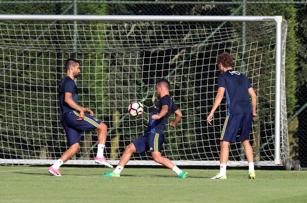 Fenerbahçe, Yeni Sezon Hazırlıklarını Sürdürüyor