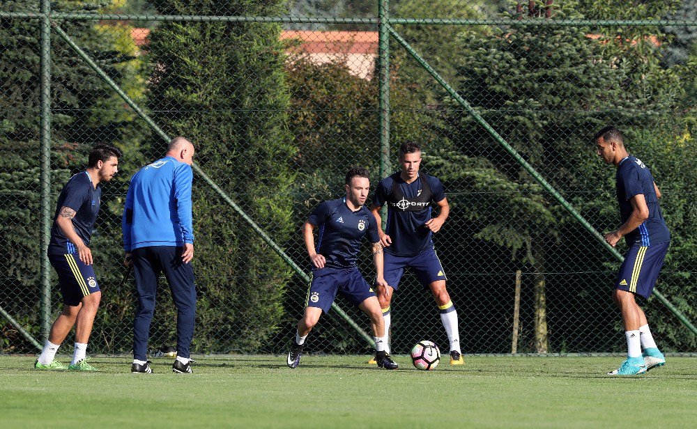 Fenerbahçe, Yeni Sezon Hazırlıklarını Sürdürüyor