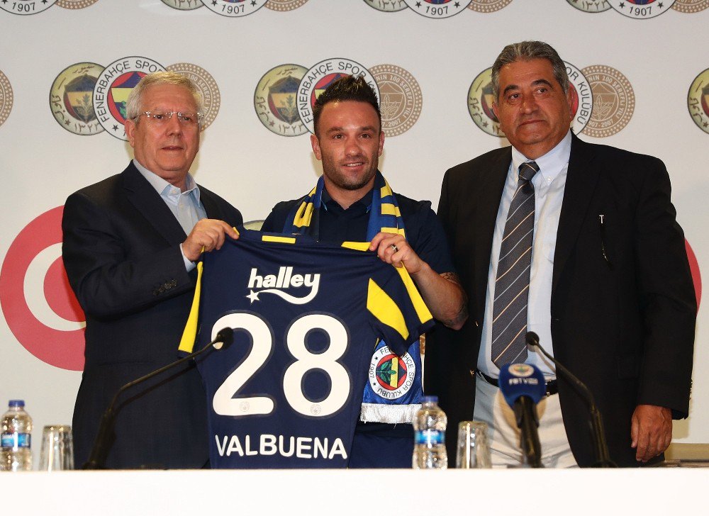 Valbuena İmzayı Attı