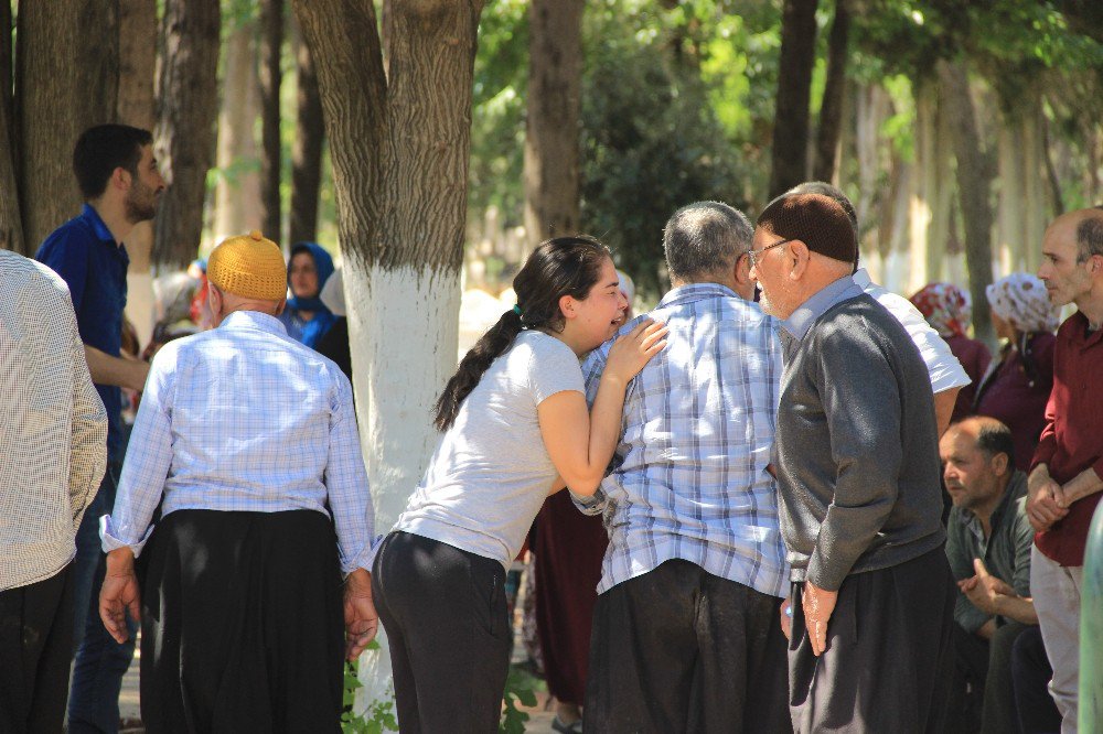 Babasının Cenazesine Giderken Kazada Hayatını Kaybetti