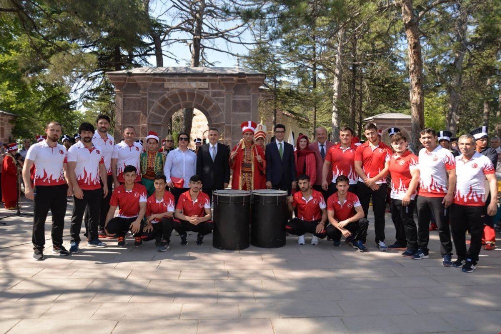 Güreş Milli Takımı Söğüt’ten Almanya’ya Mehter Takımı Eşliğinde Uğurlandı