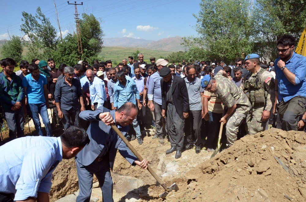 Güvenlik Korucusu, Arkadaşının Silahından Yanlışlıkla Çıkan Kurşunla Şehit Oldu