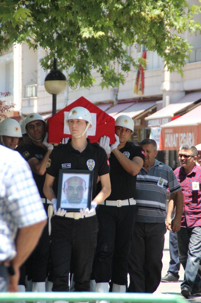 Kalp Krizi Sonucu Yaşamını Yitiren Polis Memuru Son Yolculuğuna Uğurlandı