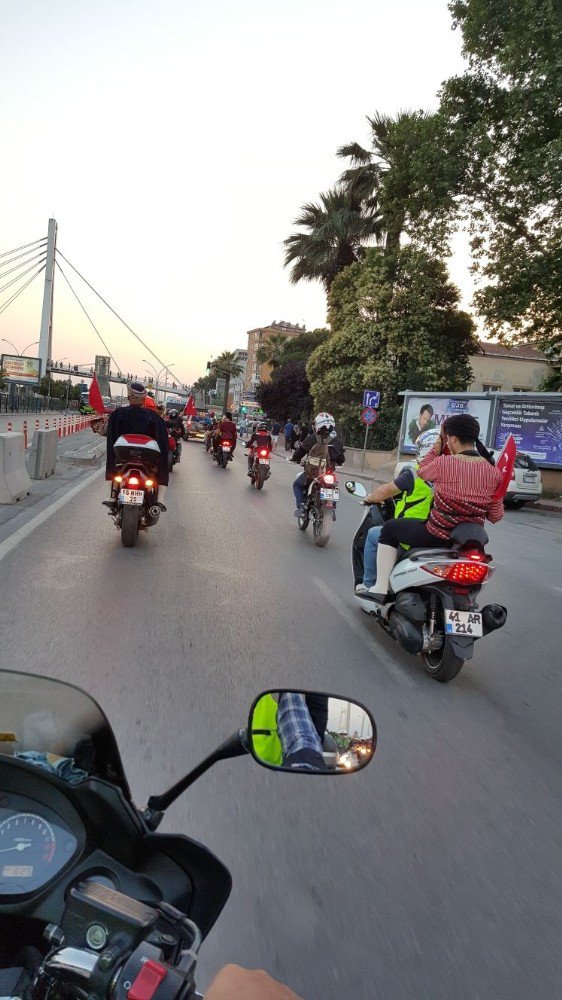 İzmit’in Kurtuluşu Şehir Turu Atarak Kutlandı