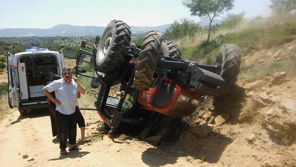 Devrilen Traktörün Altında Kaldı: 1 Yaralı