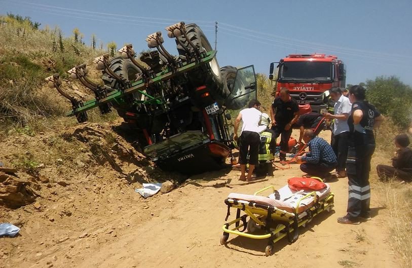 Devrilen Traktörün Altında Kaldı: 1 Yaralı