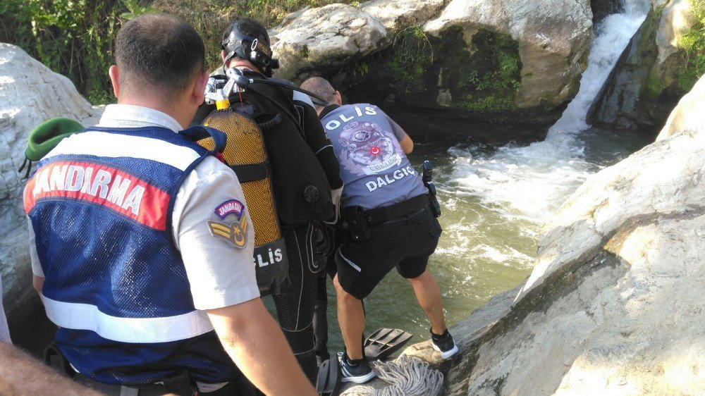 Derede Kaybolan Gencin Cansız Bedeni Bulundu