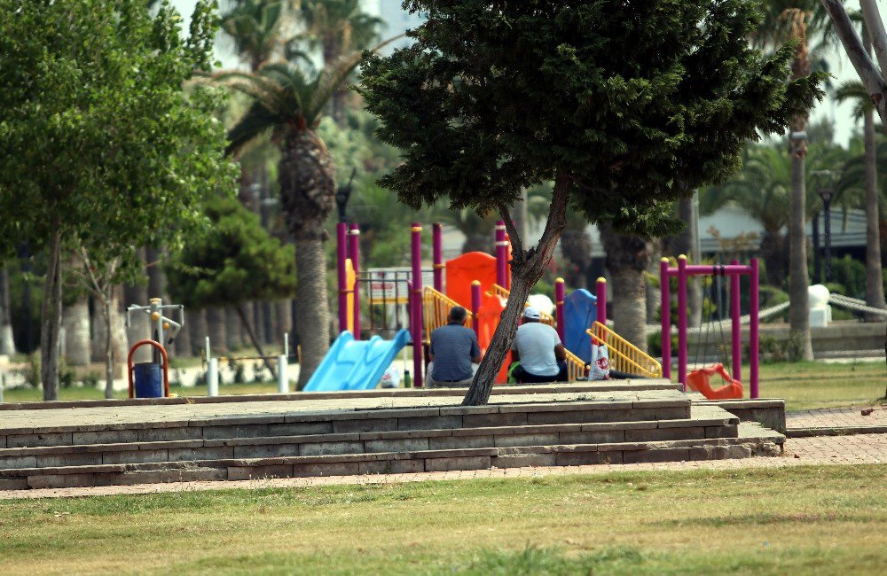 Sıcak Hava Kent Merkezini Boşalttı