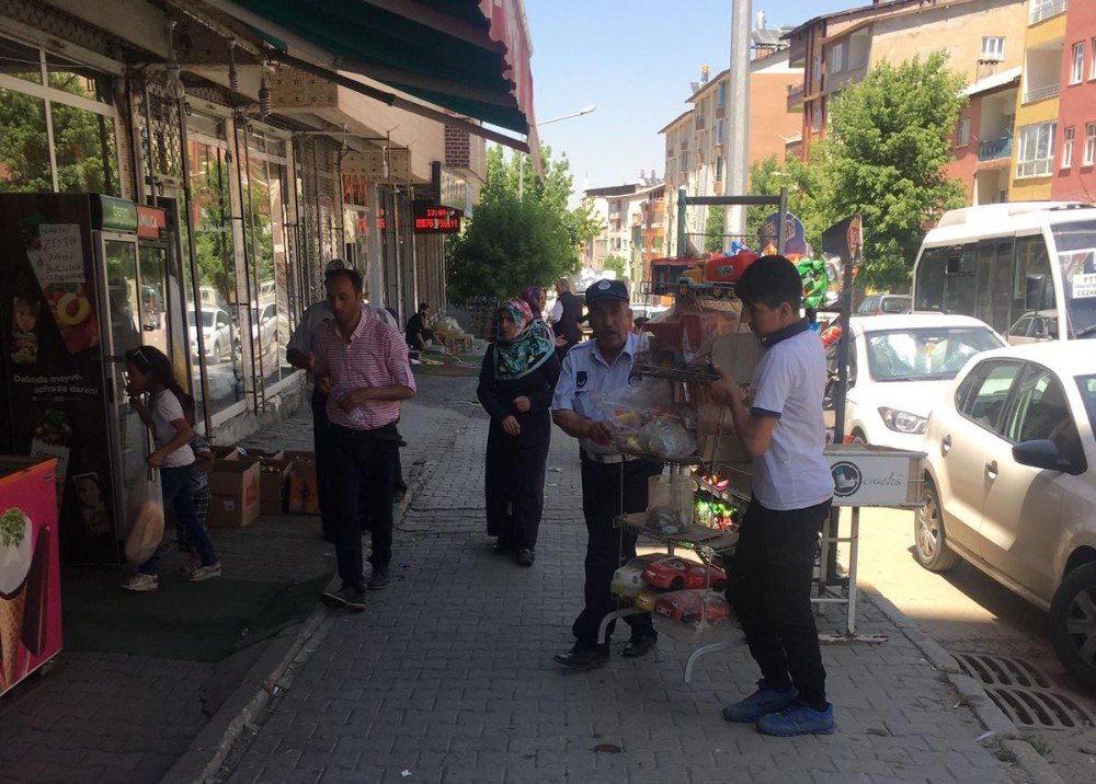 Kaldırımları İşgal Edenlere Cezai İşlem Uygulanıyor