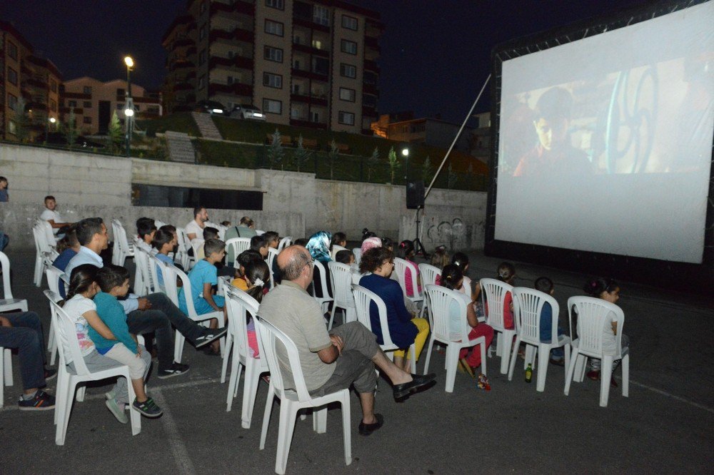 Nilüfer’de Açık Havada Sinema Keyfi Başladı