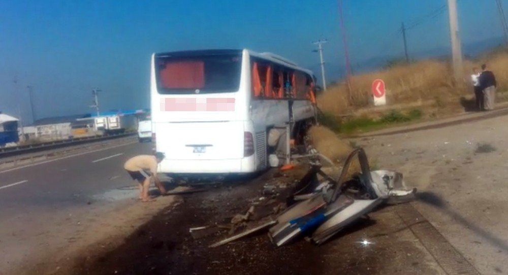 Sakarya’da Otobüs Kazası: 2 Yaralı