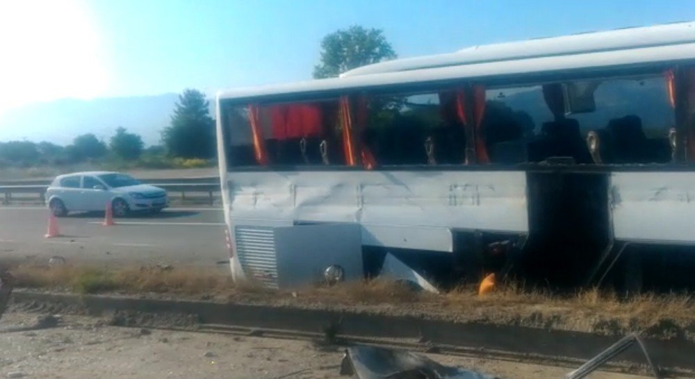 Sakarya’da Otobüs Kazası: 2 Yaralı