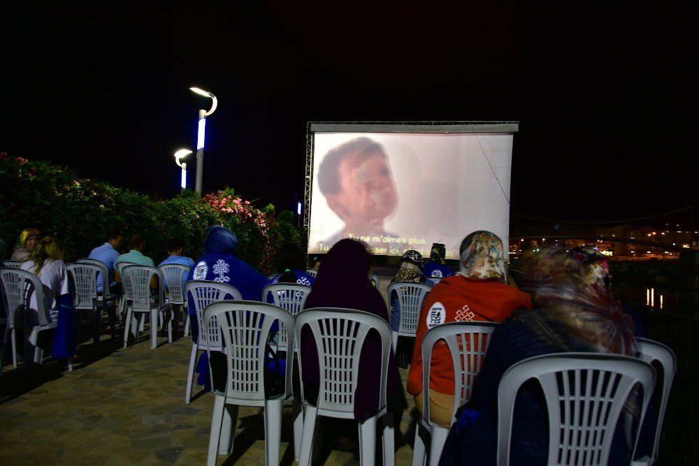 Açık Hava Sinema Nostaljisi Ünye’de Yaşatılıyor