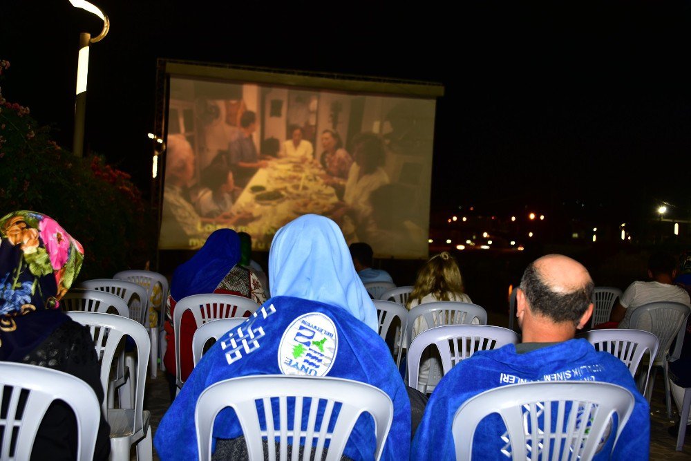 Açık Hava Sinema Nostaljisi Ünye’de Yaşatılıyor