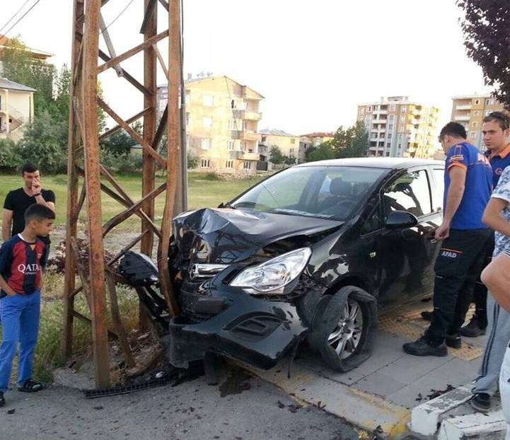 Van’da Trafik Kazası: 2 Yaralı