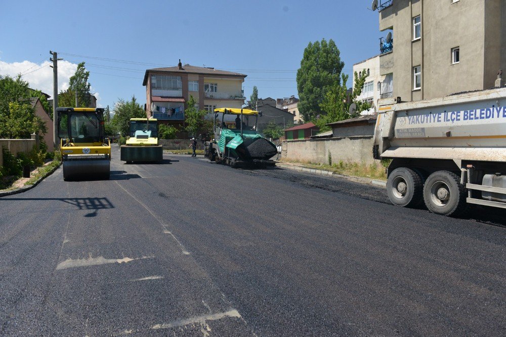 Yakutiye’den Yukarı Sanayi Mahallesi’ne 6 Bin Ton Asfalt