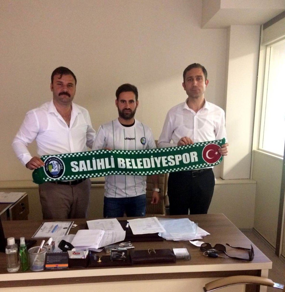 Salihli Belediyespor’dan Futbola Transfer