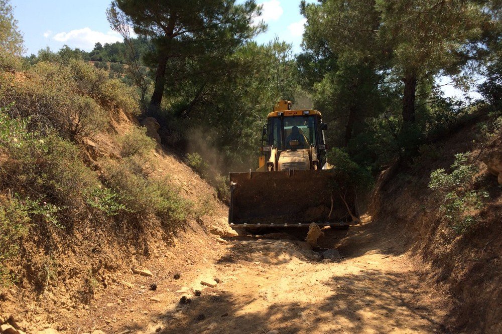 Burhaniye’de Kırsal Mahallelerin Yayla Yolları Bakıma Alındı