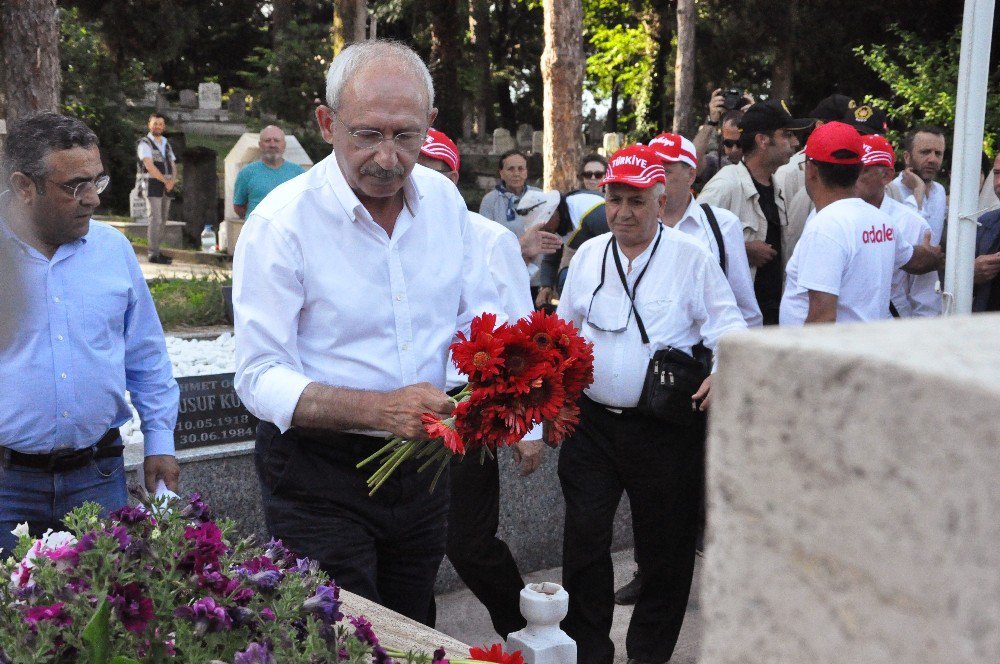 Kılıçdaroğlu, Şehit Emniyet Müdürü Gaffar Okkan’ın Mezarını Ziyaret Etti