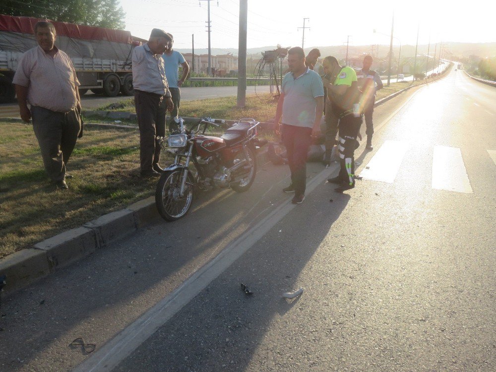 Kula’da Trafik Kazası: 2 Yaralı