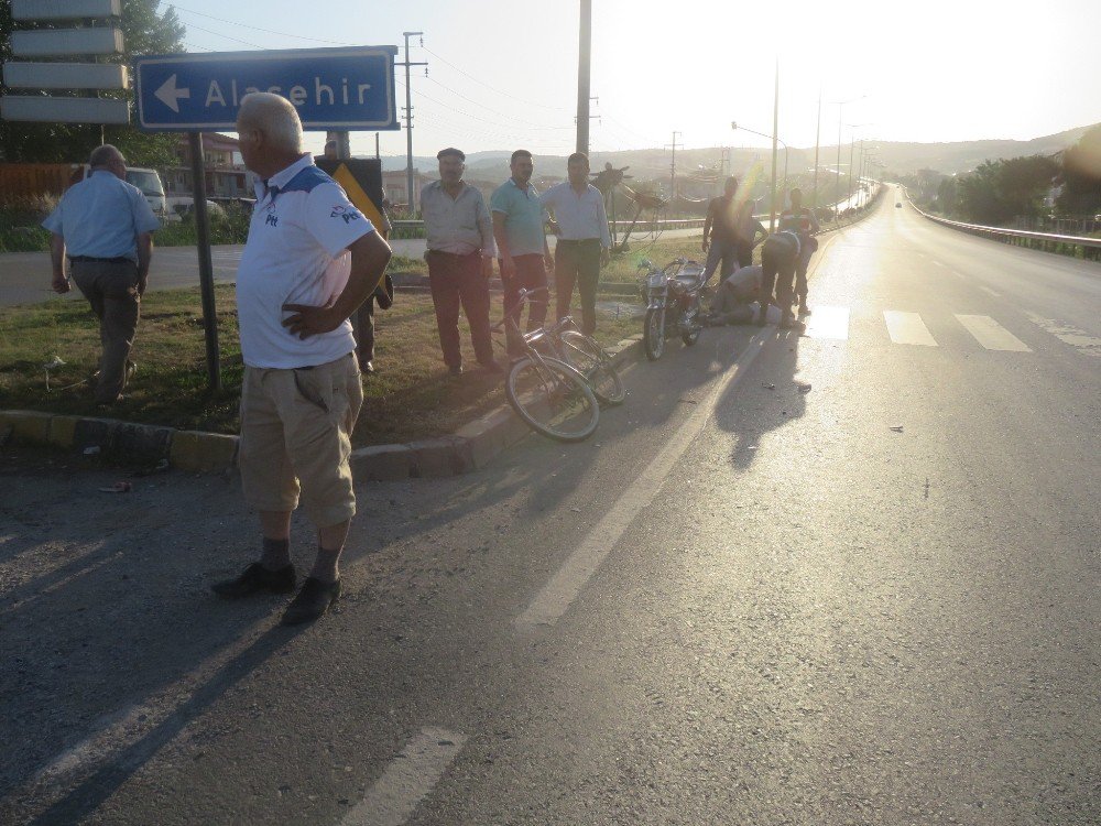 Kula’da Trafik Kazası: 2 Yaralı