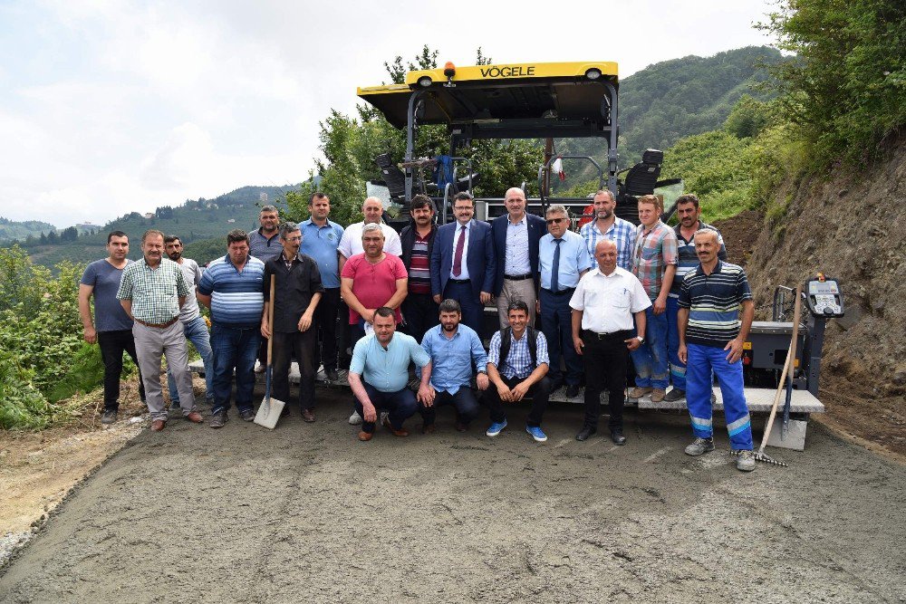 İlk Defa Kuru Beton Tekniğiyle Yol Çalışması Yaptılar