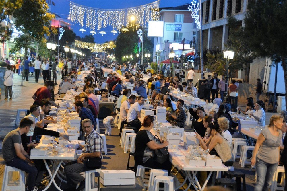 Ramazan’da 30 Bin Kişi Mahalle İftarlarında Bir Araya Geldi