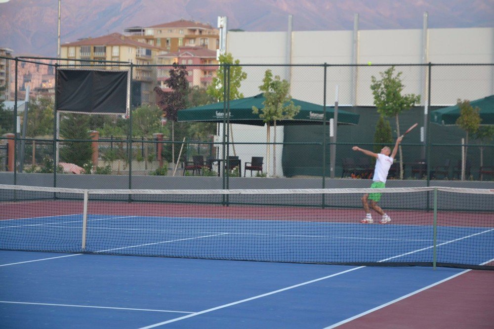 "Senior Tenis Turnuvası" Malatya’da Başladı