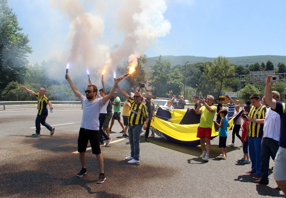 Fenerbahçe’yi Düzce’de Taraftarlar Karşıladı