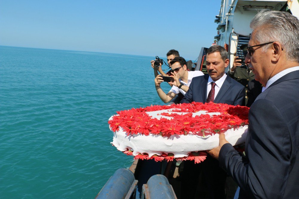 Kdz. Ereğli’de Şehitler İçin Denize Çelenk Bırakıldı