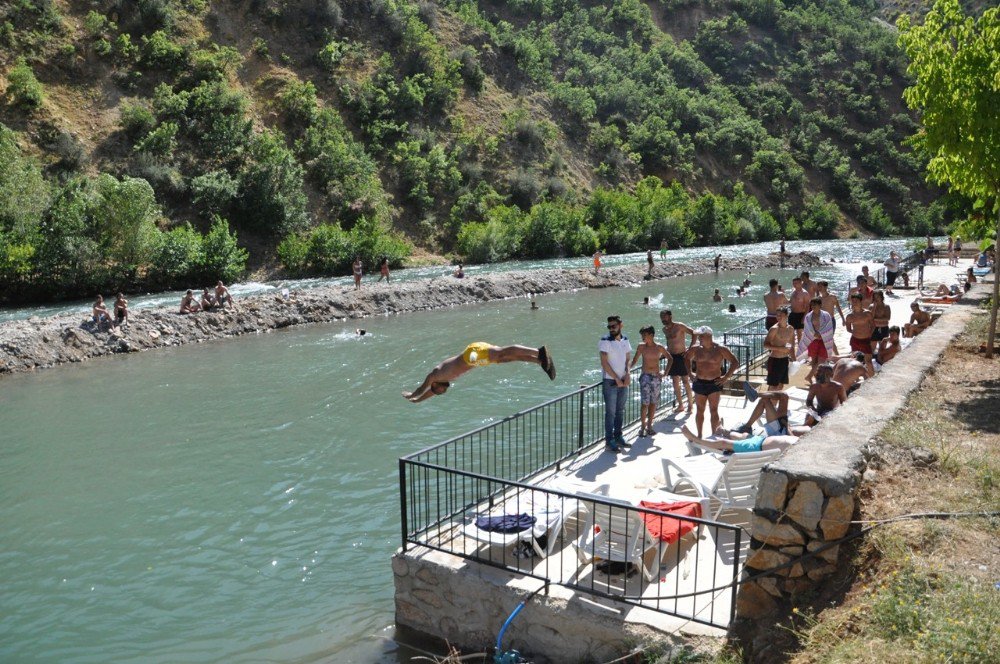 Sıcaktan Bunalan Tuncelililer, Plajlara Akın Etti