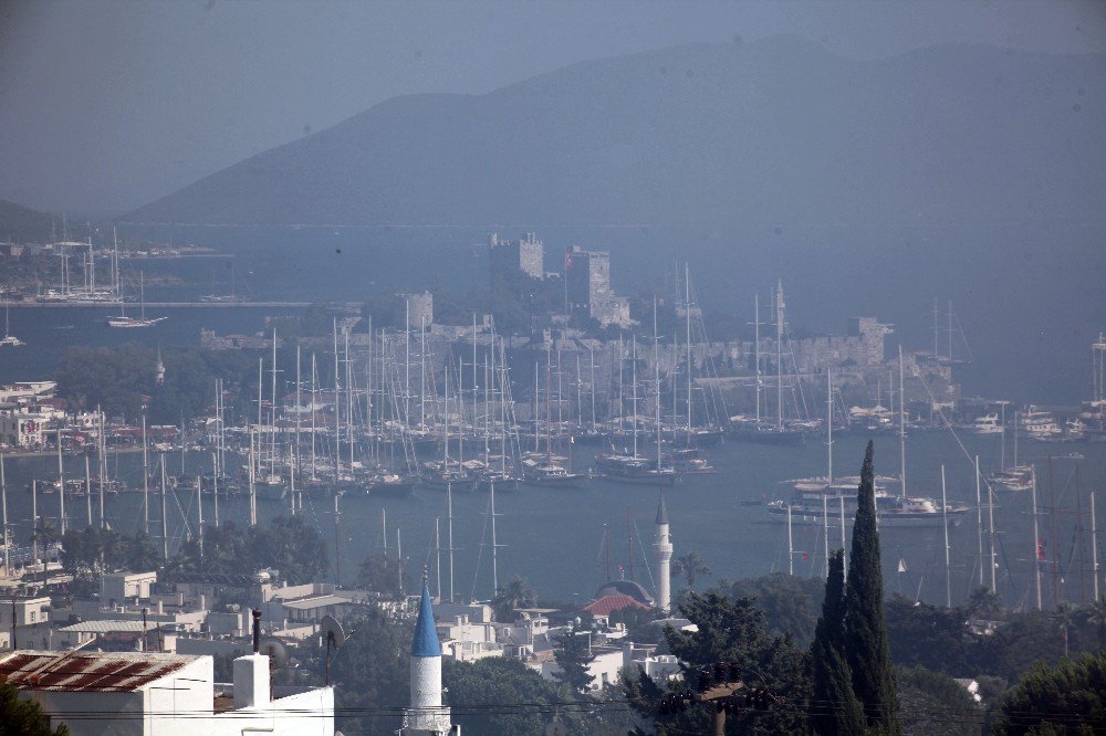 Bodrum’da Yangın Yerleşim Alanlarına Doğru İlerliyor