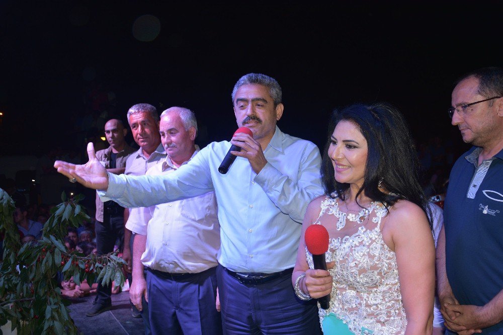 Ankaralı Ayşe, Kiraz Festivalinde 10 Bin Kişiyi Coşturdu