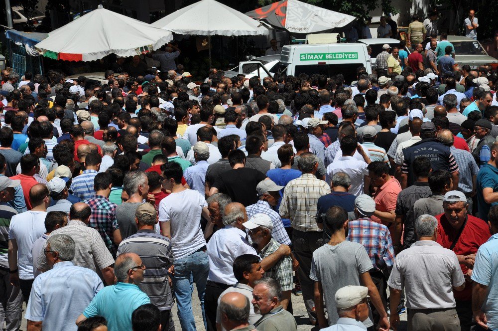 Simav’da Bıçaklanarak Öldürülen Genç İş Adamı Fatih Aydar Son Yoculuğuna Uğurlandı