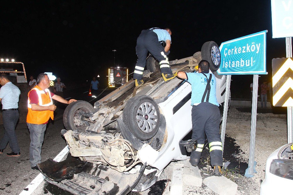 Hafif Ticari Araçlar Çarpıştı: 6 Yaralı