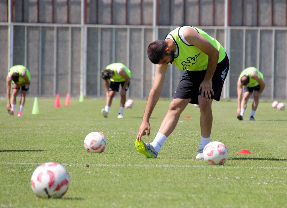 Alpay Özalan’dan Eski Yabancı Futbolculara Eleştiri