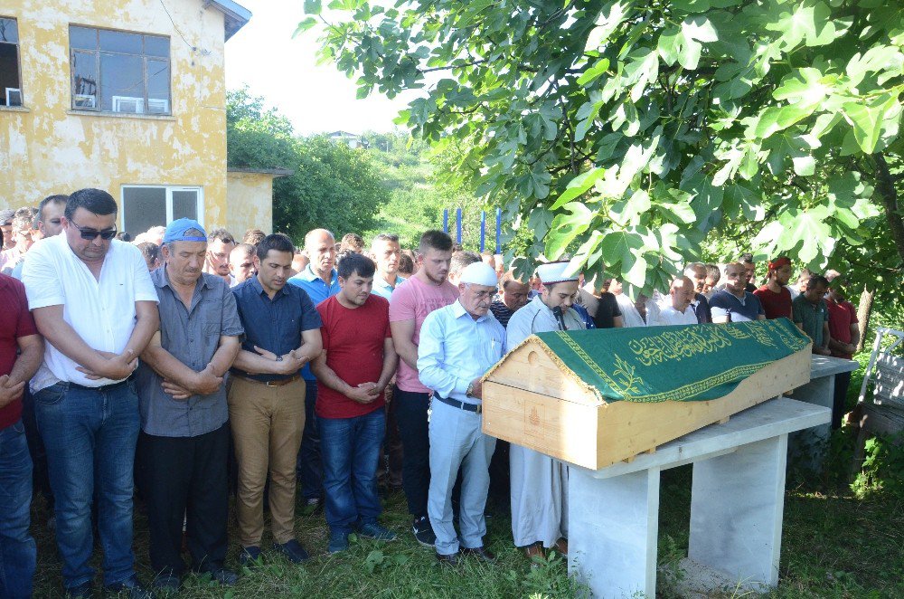 Gazdan Zehirlenen Maden İşçisi Son Yolcuğuna Uğurlandı