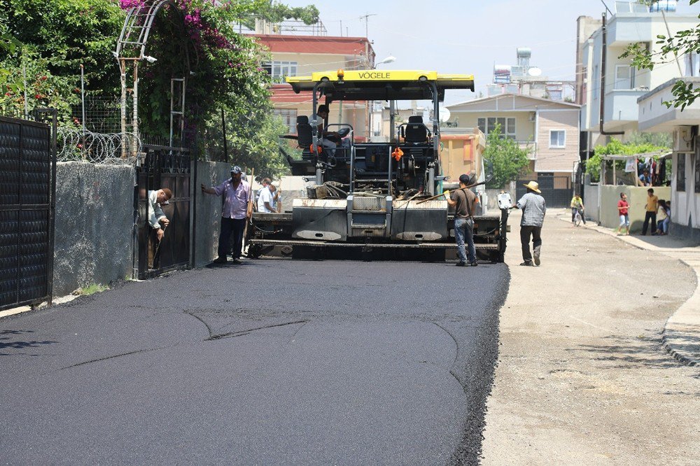 Sarı Sıcakta Asfalt Çalışması