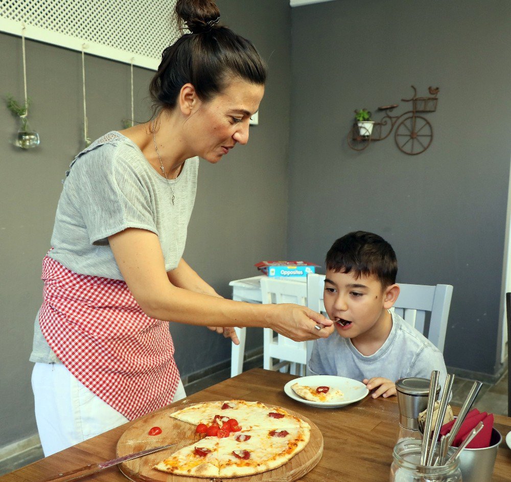 Oğluna Peynir Yedirme Çabası, Sinem’i Pizzacı Yaptı