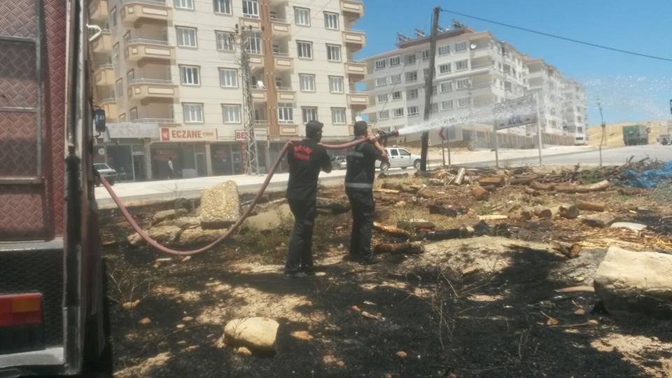 Adıyaman’da Anız Ve Odun Yangını