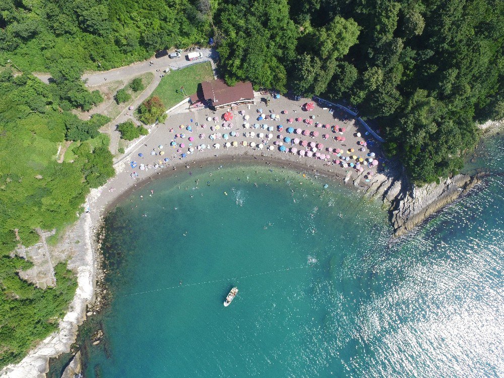 Akçakoca’da Plajlar Tıklım Tıklım