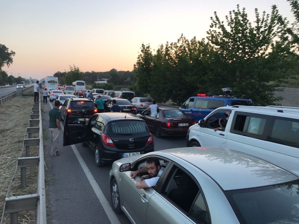 Adalet Yürüyüşü’nde Araç Trafiği Kocaeli’nden Sakarya’ya Kadar Uzadı