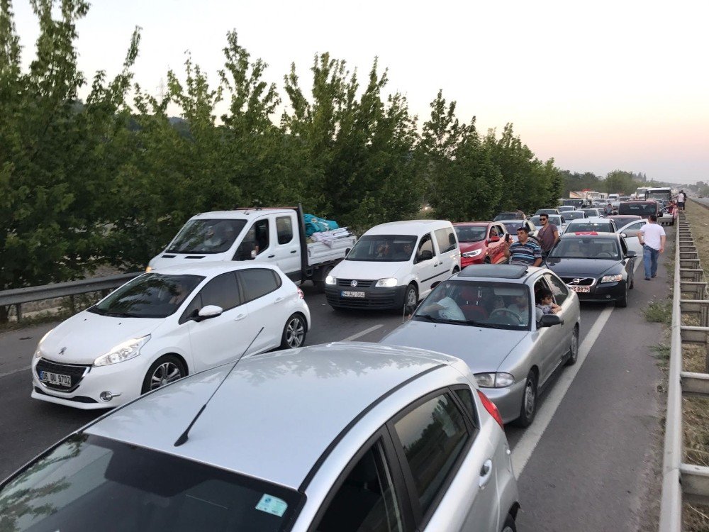 Adalet Yürüyüşü’nde Araç Trafiği Kocaeli’nden Sakarya’ya Kadar Uzadı