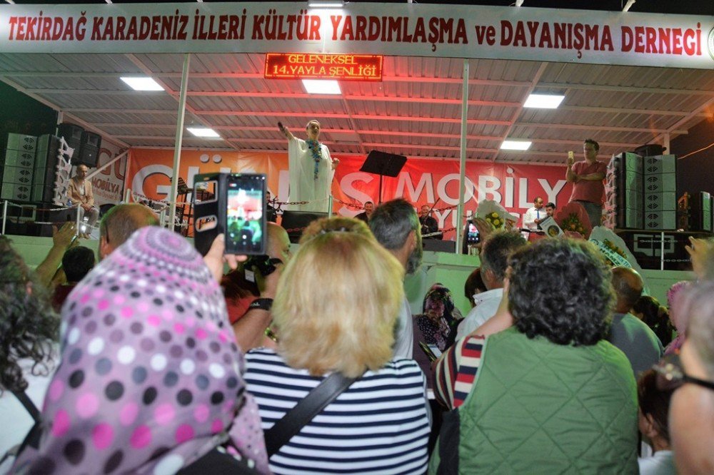 Yayla Şenlikleri’nde Belkıs Akkale Rüzgarı